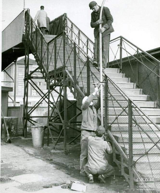 Glavni kolodvor - Trnjanska pješački nadhodnik pogled sa Trnjanske 1969 godine
